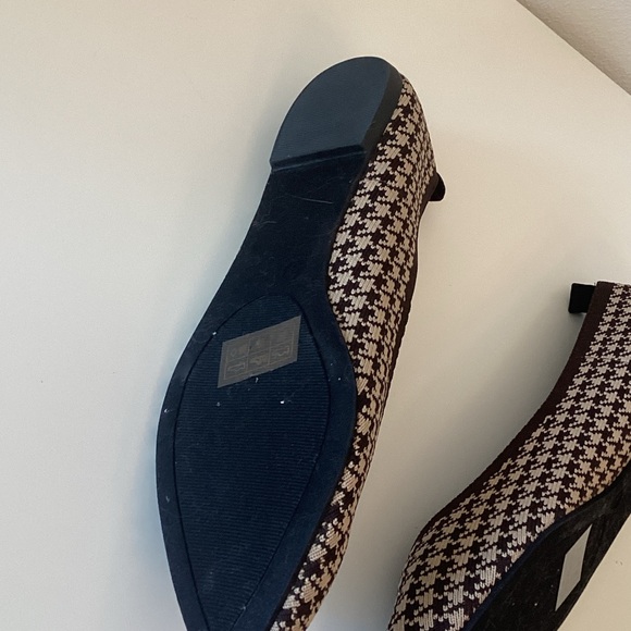 Journee Collection Stylish Houndstooth Flats - Picture 7 of 7